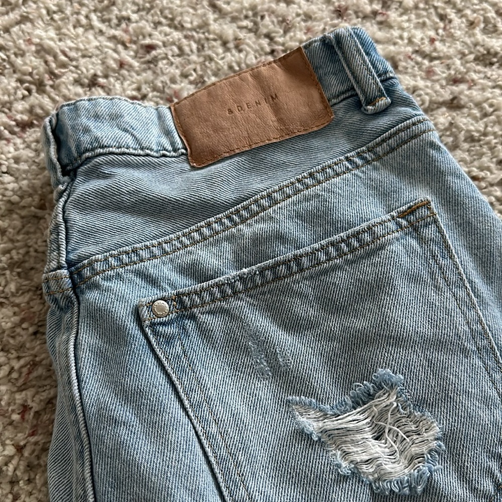 Ripped jeans - Picture 2 of 2